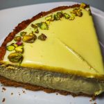 Tarta de crema de queso cremoso con pistachos